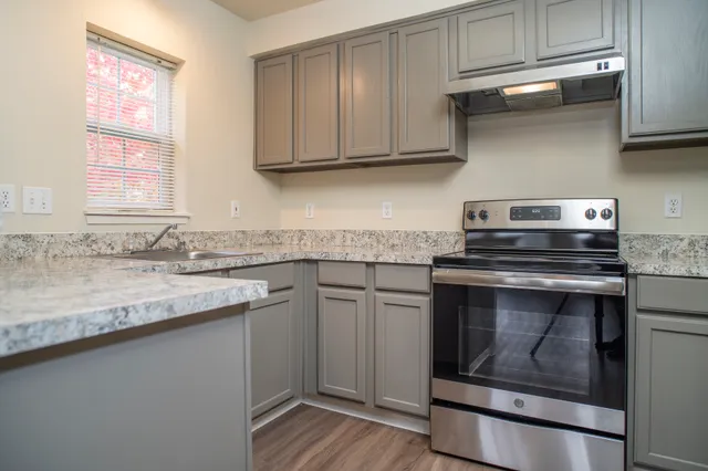 Studio 1 Bath - 531 Sq Ft