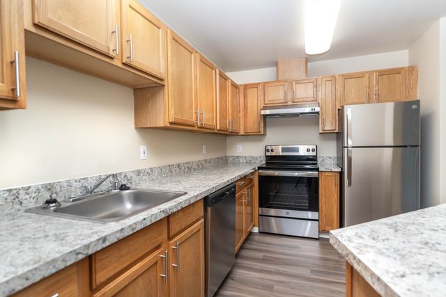 1 Bed 1 Bath Standard w/ Den - 822 Sq Ft