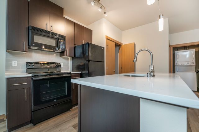 Studio Deluxe - 619 Sq Ft