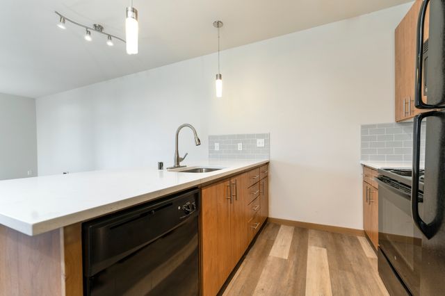 1 Bed 1 Bath Standard - 805 Sq Ft