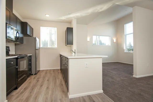 Studio 687 Sq Ft
