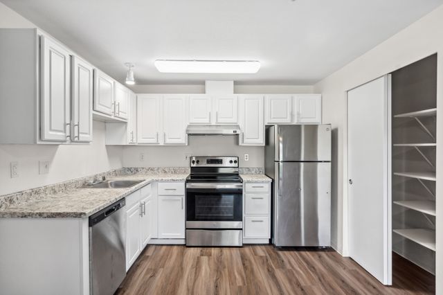2 Bed 1 Bath Deluxe - 920 Sq Ft