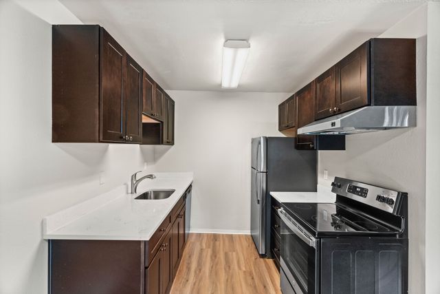 2 Bed 1 Bath - 700 Sq Ft