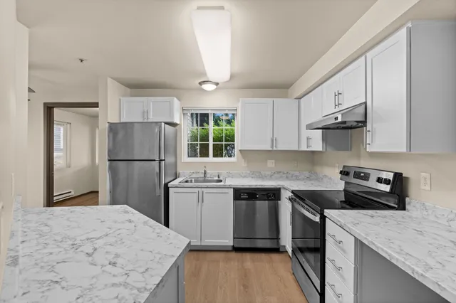 1 Bed 1 Bath with Den - 825 Sq Ft