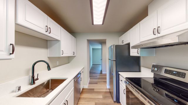 One Bedroom Deluxe - 700 Sq Ft