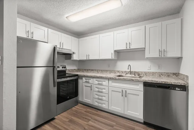 2 Bed 1.5 Bath Standard - 775 Sq Ft