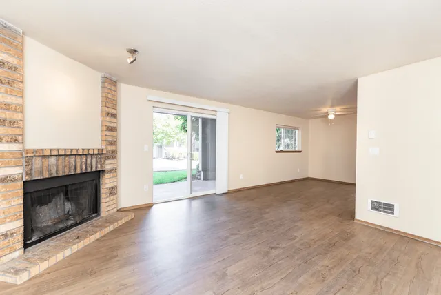 2 Bed 2 Bath Deluxe - 951 Sq Ft