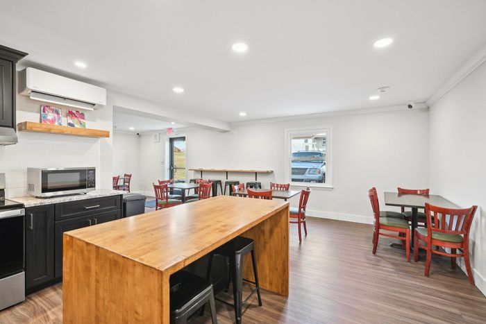 Shared Kitchen & Common Area