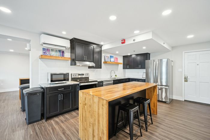 Building 1000 - Shared Kitchen & Common Area