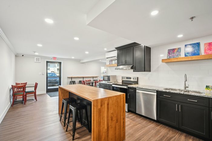Building 1000 - Shared Kitchen & Common Area