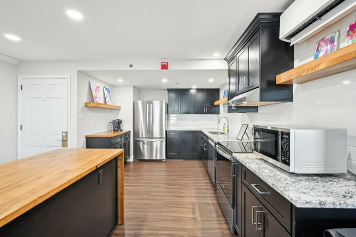 Building 1000 - Shared Kitchen & Common Area