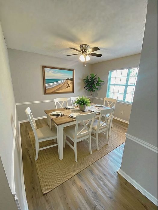 Three-bedroom dining room