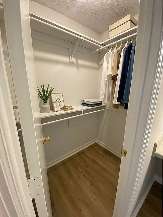 Three-bedroom walk in closet