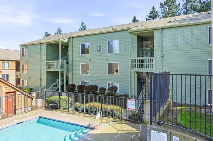 The Finch Exterior & Pool