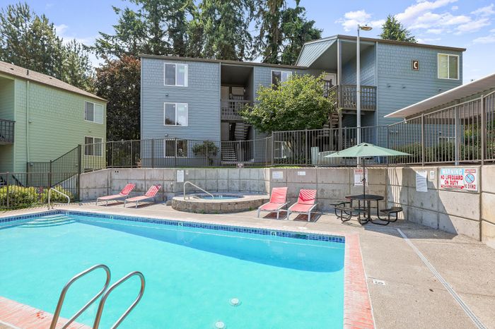 The Finch Swimming Pool