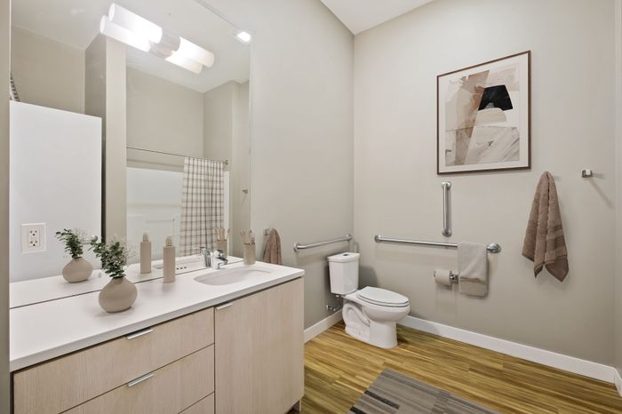 Pine Minor Bathroom
