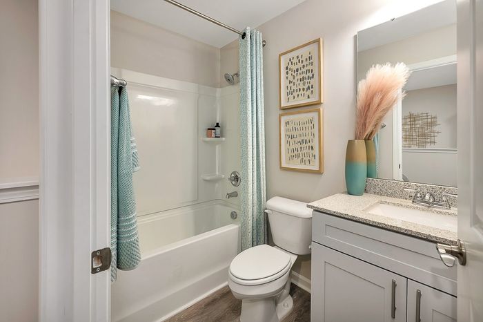 Bathroom with one sink and mirror with standard tub