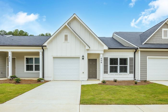 Cottage-style homes with landscaped yards in Cartersville, Georgia