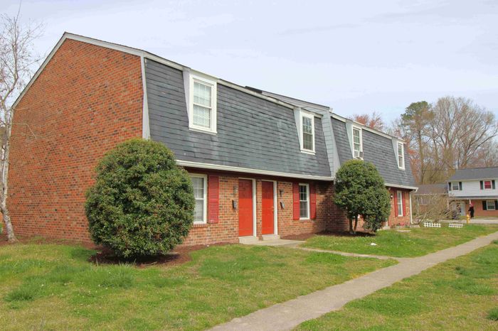 Hampton Court Townhomes