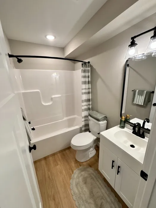 Bathroom with Tub/Shower Combo