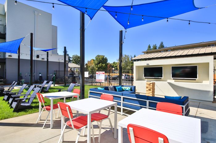 Outdoor - Patio 3