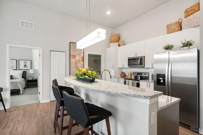 Kissimmee, FL Apartments With In-Unit Washer And Dryer &ndash; 14Fifty Neo &ndash; Kitchen w/ Granite Countertops & Stainless-Steel Appliances.