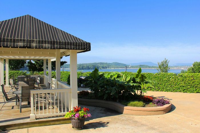 Lakeshore Lookout