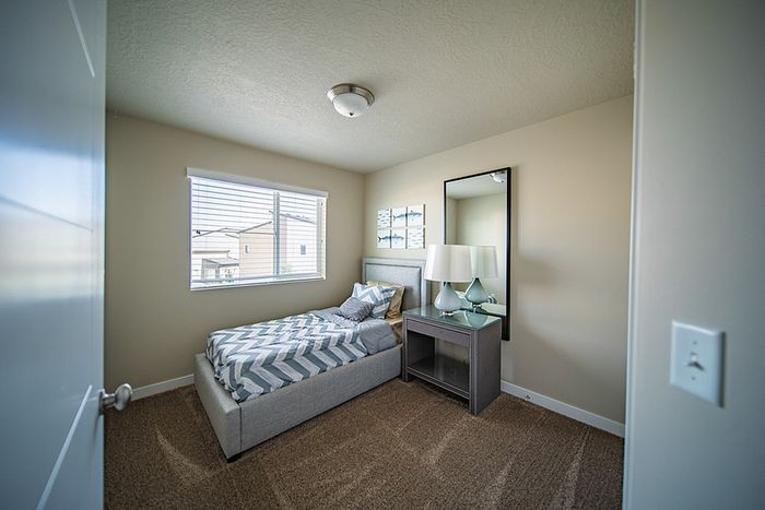 Bedroom with Twin Bed
