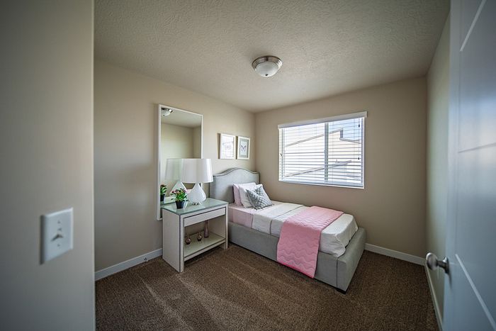 Bedroom with Twin Bed