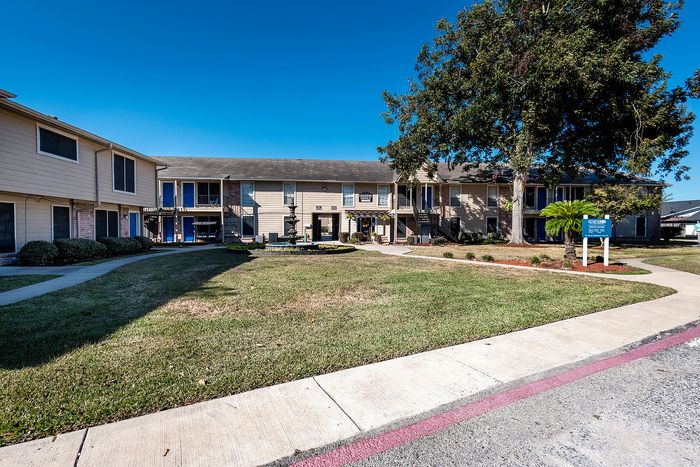 Leasing office exterior and landscaped entry at Steeplechase Apartments in Alvin TX