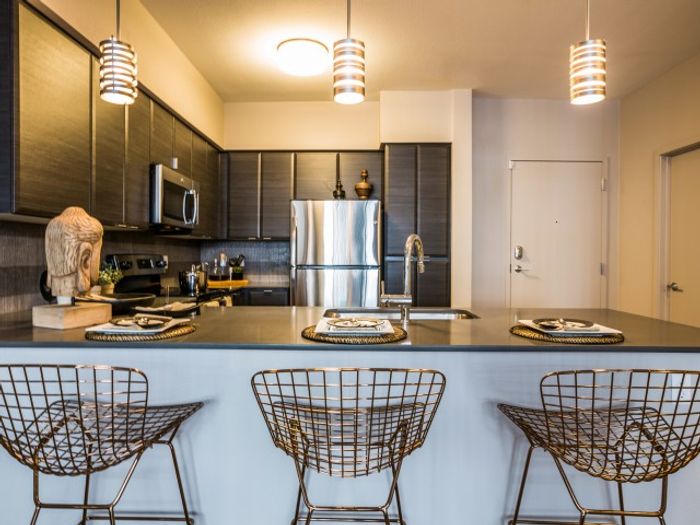 Kitchen Breakfast Bars At iLuminate Phoenix Apartments