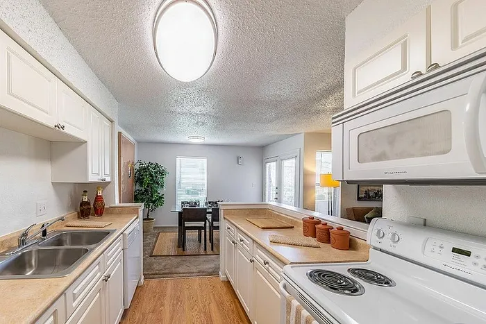 kitchen in arbor creek apartments