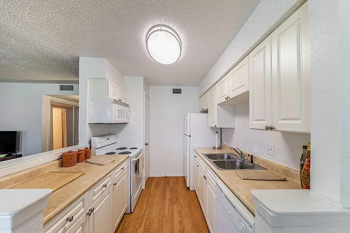kitchens with counter space at arbor creek