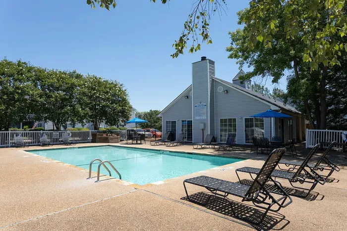 pool chairs cottonwood apartment