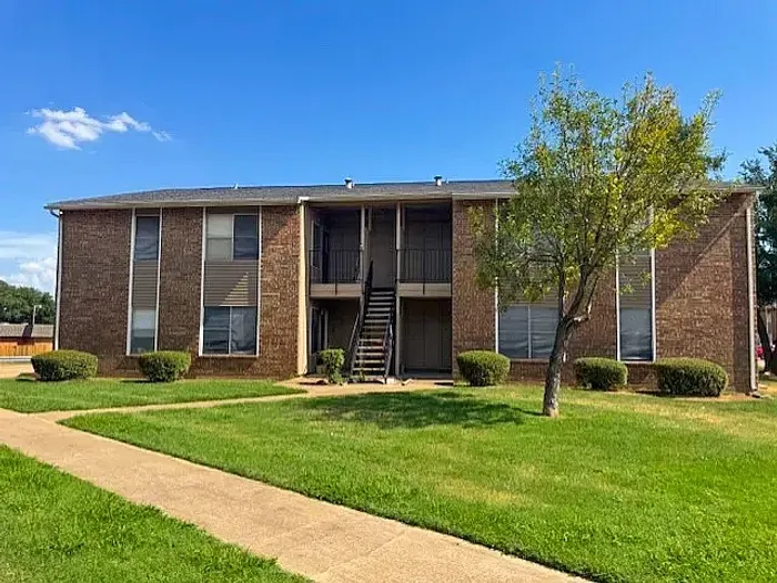 parkway villas Exterior with grass and trees