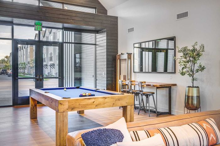 Hawthorne - Lounge with pool table