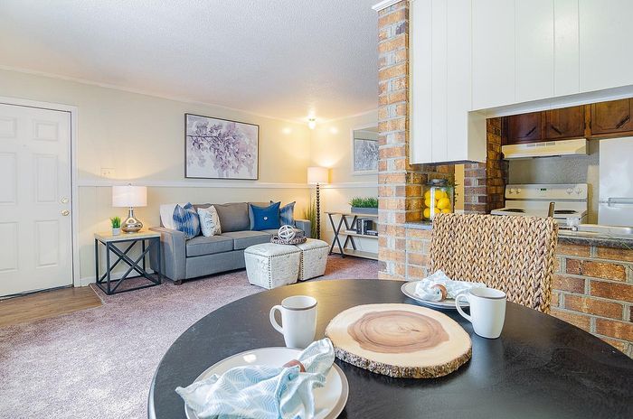 Willow Lake Apartments - Cozy Living Area
