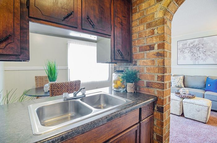 Willow Lake Apartments - Rustic Kitchen