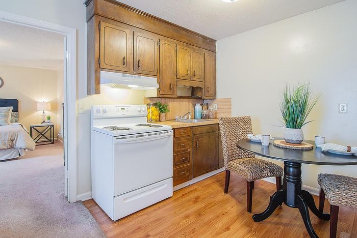 Ivey Creek Apartments - Cozy Kitchen
