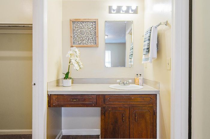 Ivey Creek Apartments - Bathroom Vanity