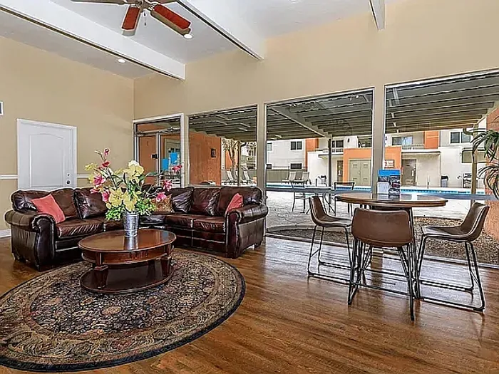 Indoor Pantano Villas