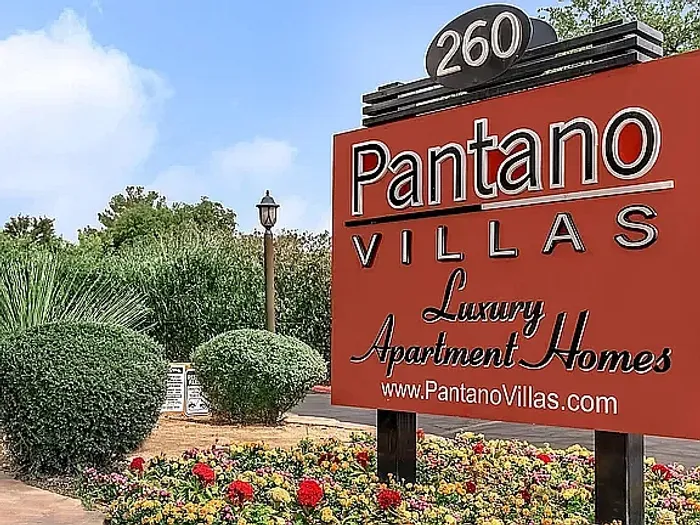 Monument Pantano Villas