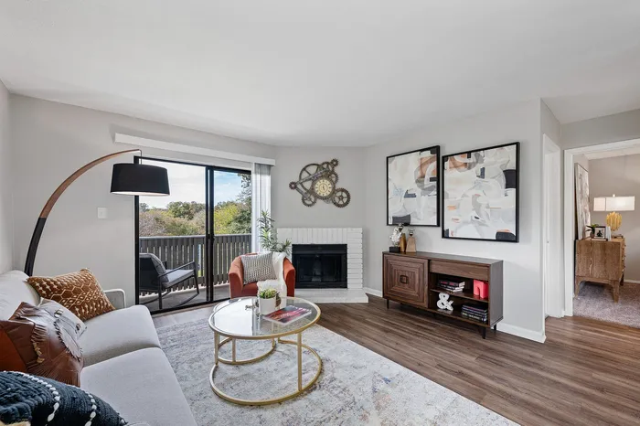 Hilltop 2 bed 1 bath model Livingroom01