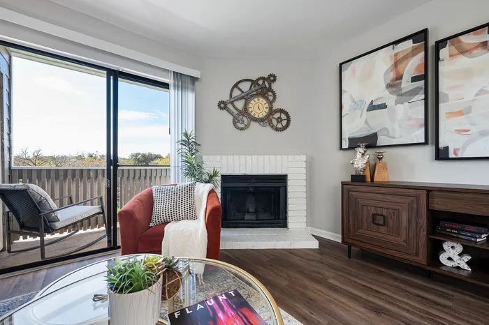 Hilltop 2 bed 1 bath model _Livingroom01