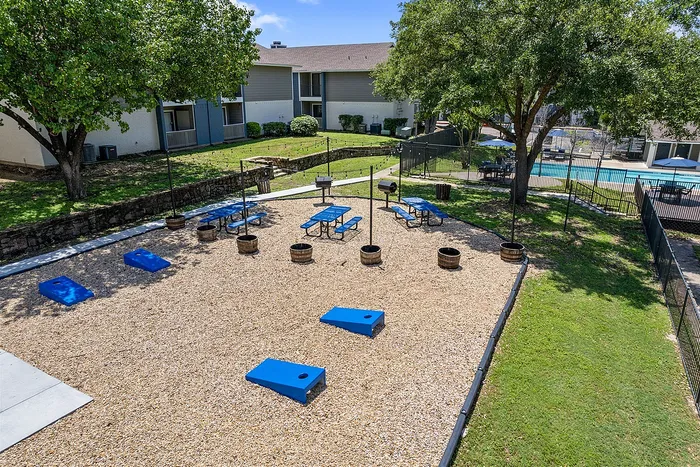 02_Hilltop_Amenities_Grilling_GazeboArea02