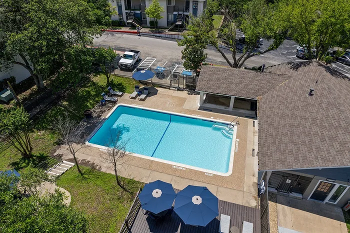 02_Hilltop_Amenities_PoolArea01
