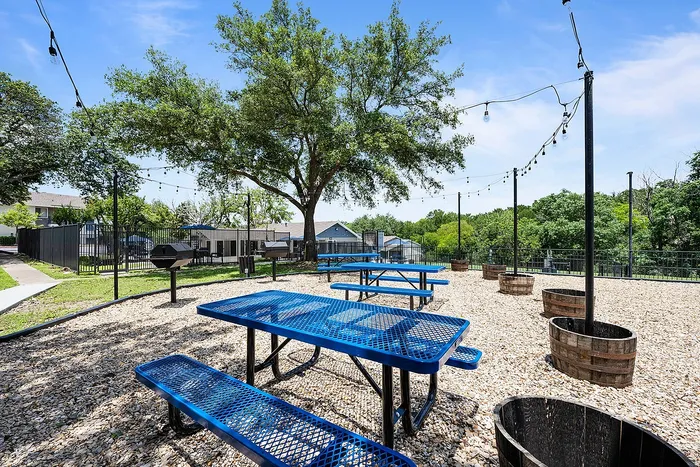 02_Hilltop_Amenities_Grilling_GazeboArea08
