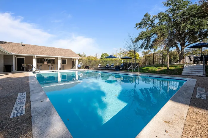 02_Hilltop_Amenities_PoolArea03