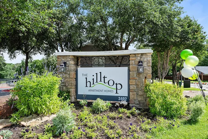 02_Hilltop_Exterior_MonumentSign