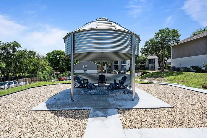 02_Hilltop_Amenities_Grilling_GazeboArea05
